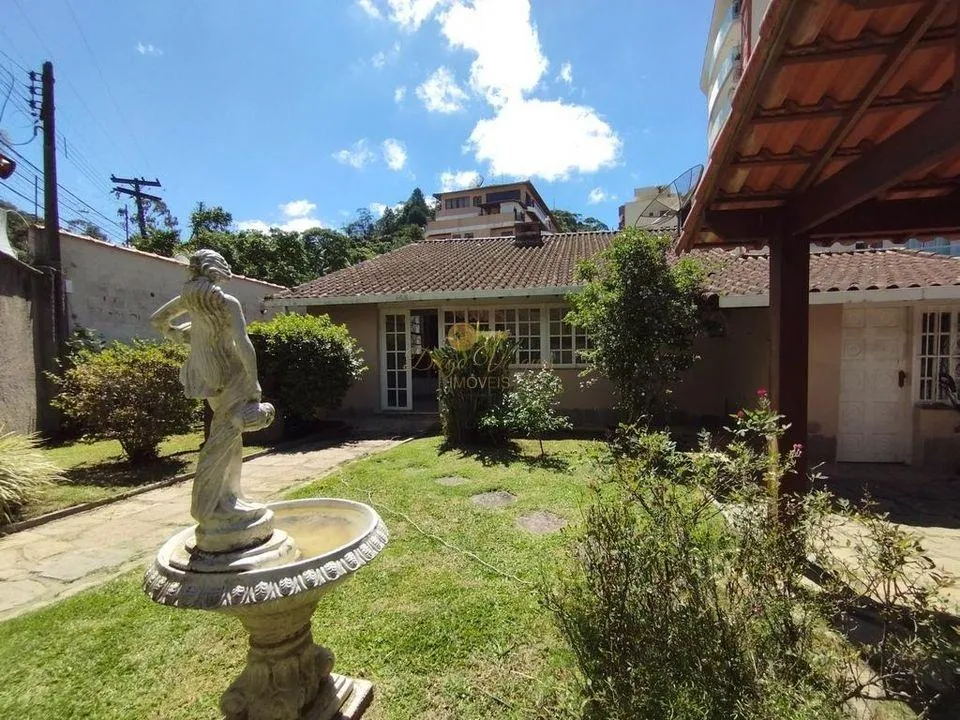 Foto do imóvel Casa para Venda em Teresópolis / RJ em Rua Juruena