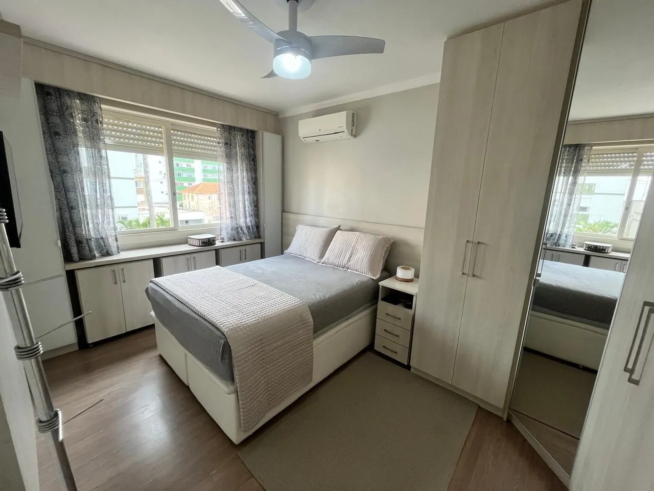 Imagem Apartamento 2 dorm. + Dependência no Menino Deus
