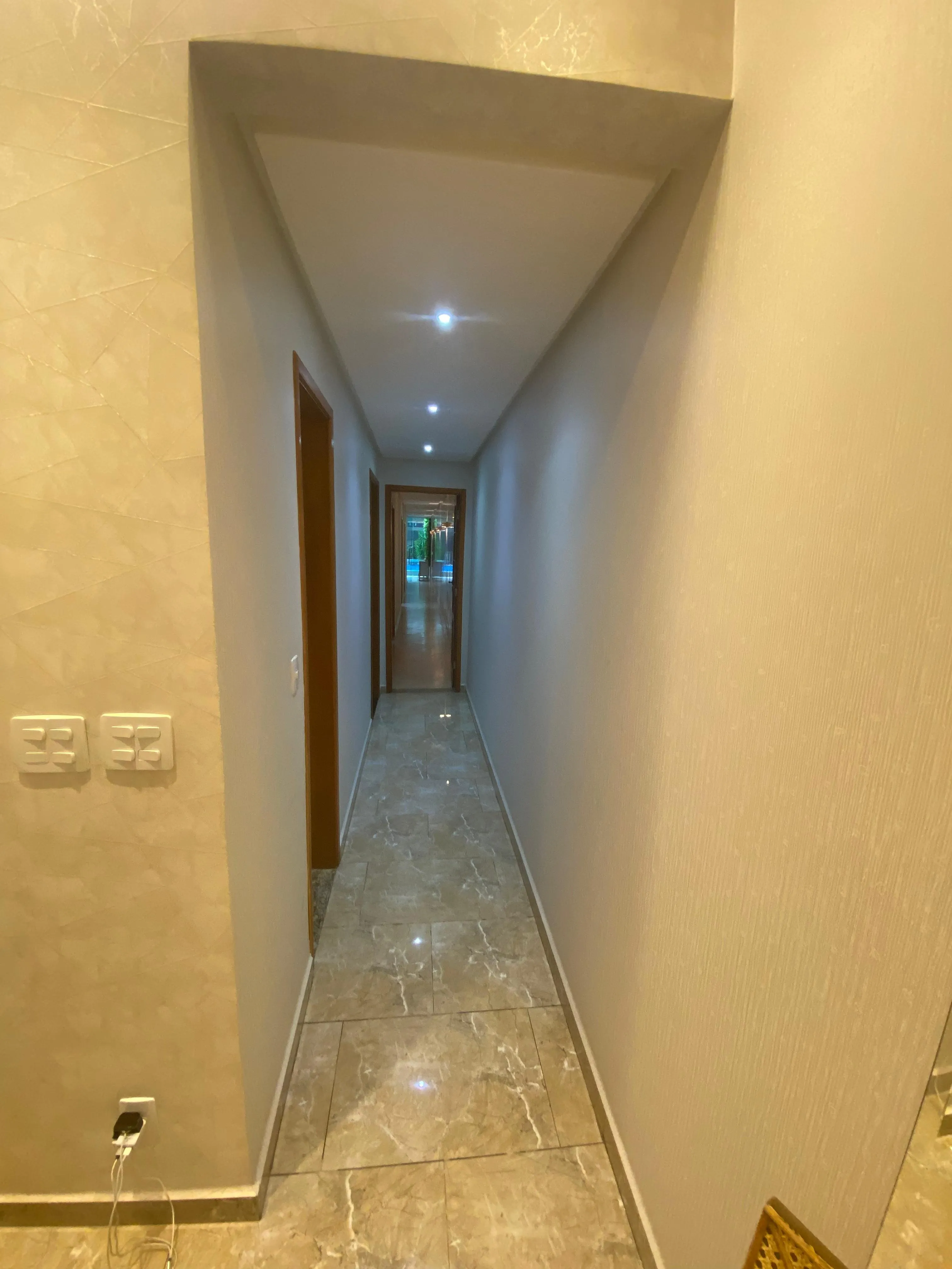Imagem Residência Exclusiva no Embaré: Elegância, Conforto e Sofisticação em Cada Detalhe