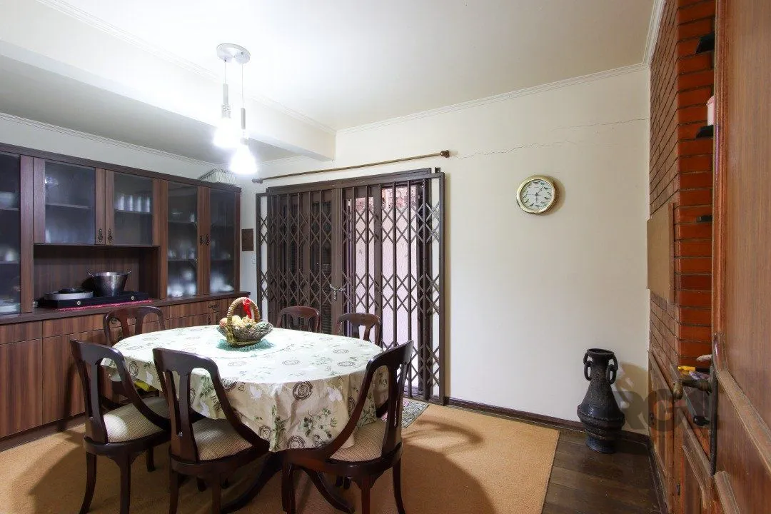 Imagem Casa a venda com 03 dormitórios, living 03 ambientes com vista para o Rio.