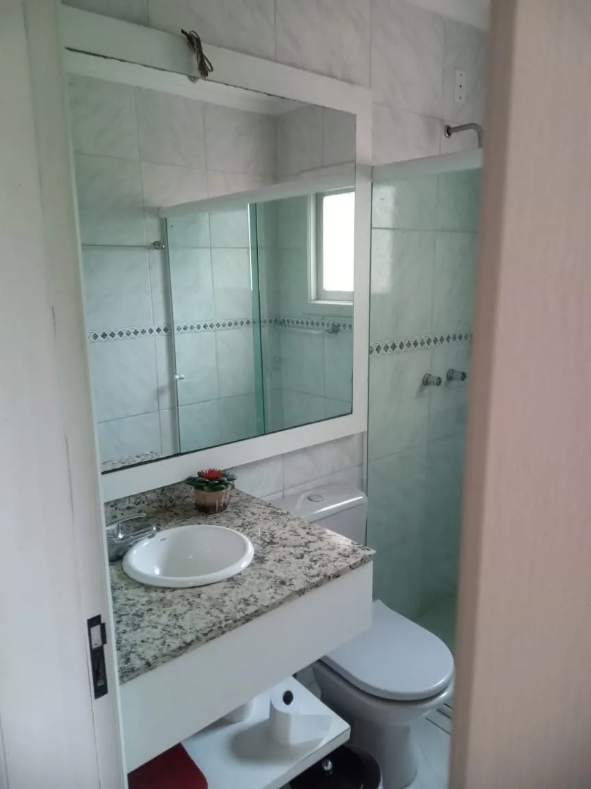 Imagem **Prédio Comercial Desocupado à Venda na Azenha, Porto Alegre, RS**
