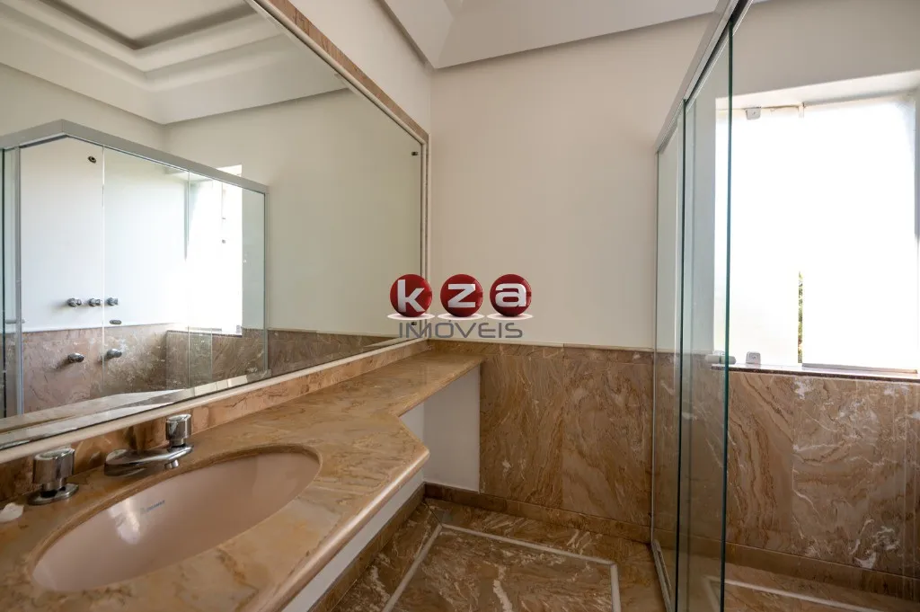 Imagem Imponente residência de luxo em condomínio Alphaville Residencial Zero: 4 quartos, 4 suítes, 3 salas, 7 banheiros, 8 vagas, 1.200m². Em Barueri-SP.