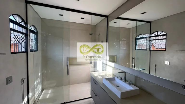 Imagem Linda casa com 4 quartos, sendo 4 suítes, 2 vagas de garagem e 396,06 m2 de área total disponível para venda!