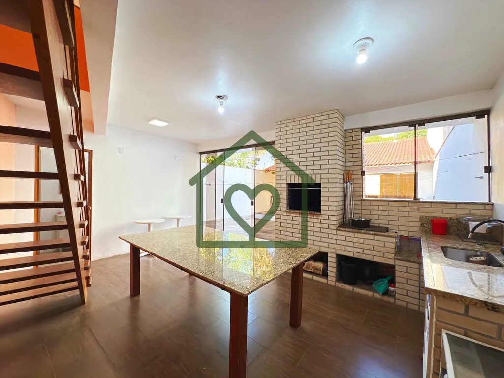 Imagem Residência com Anexo e Espaço de Lazer Completo 
 
Excelente residência semi nova, construída em...