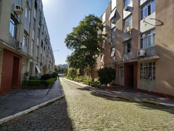 Apartamento no bairro Medianeira de 3 dormitórios DESOCUPADO