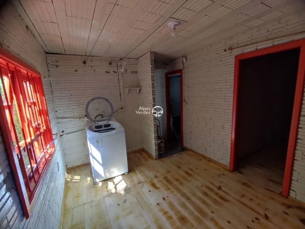 Imagem Vende-se casa no bairro prinstrop a 10 minutos da rua coberta de gramado