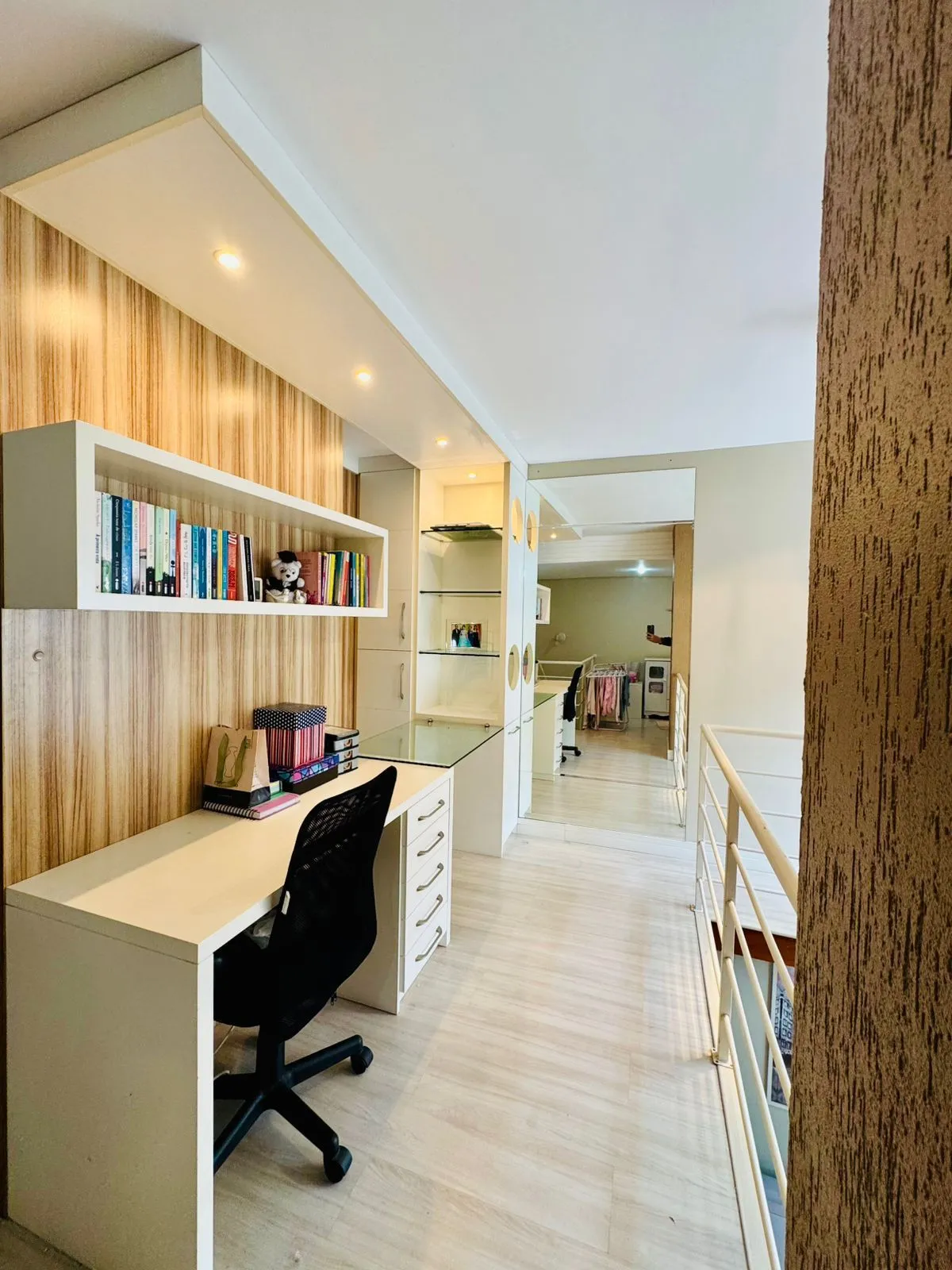 Imagem Duplex na Bela Vista, 2 dormitórios com espaço para home office, lareira e 2 vagas