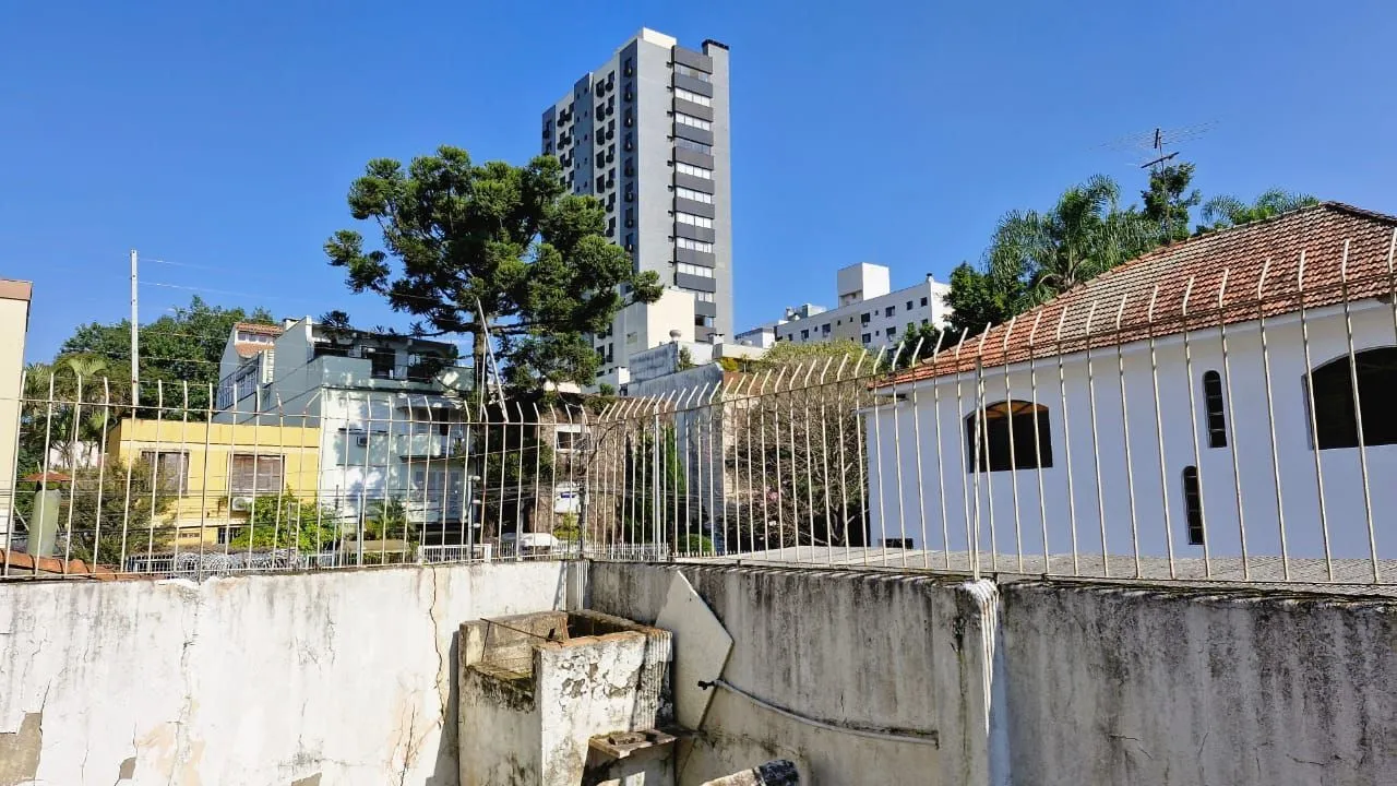 Imagem Apartamento com 2 dormitórios e garden na Rua Ijuí, pronto para reformar