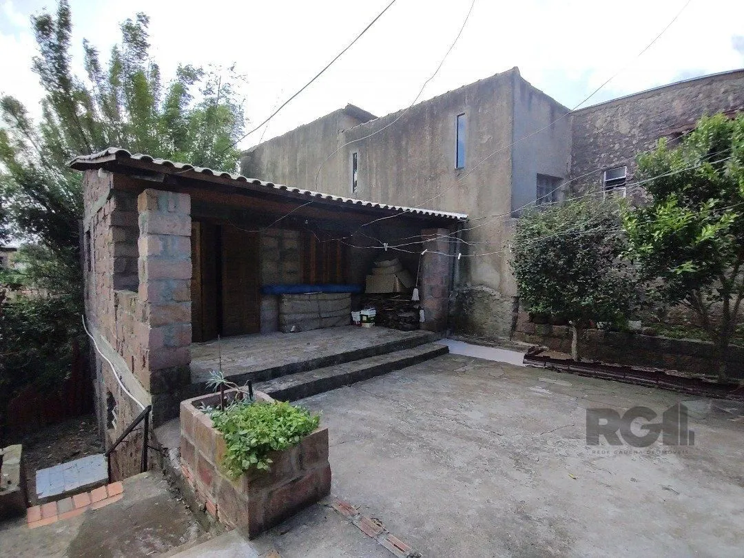 Imagem Casa térrea, 2 quartos, edícula com 2 quartos, pático, piscina - Bairro Cavalhado