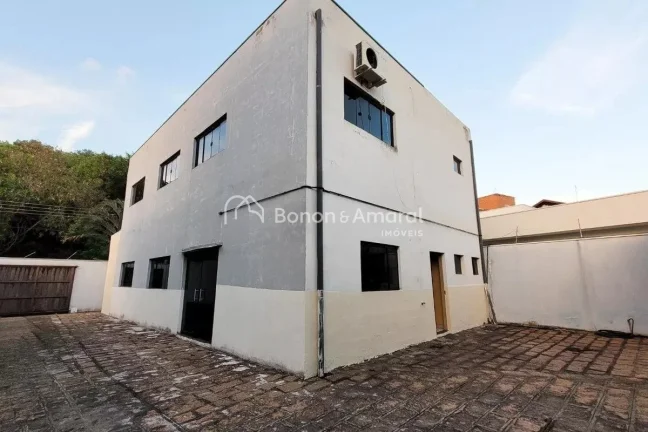 Imagem Localizada no charmoso bairro Jardim Chapadão, esta casa oferece uma excelente oportunidade para qu...