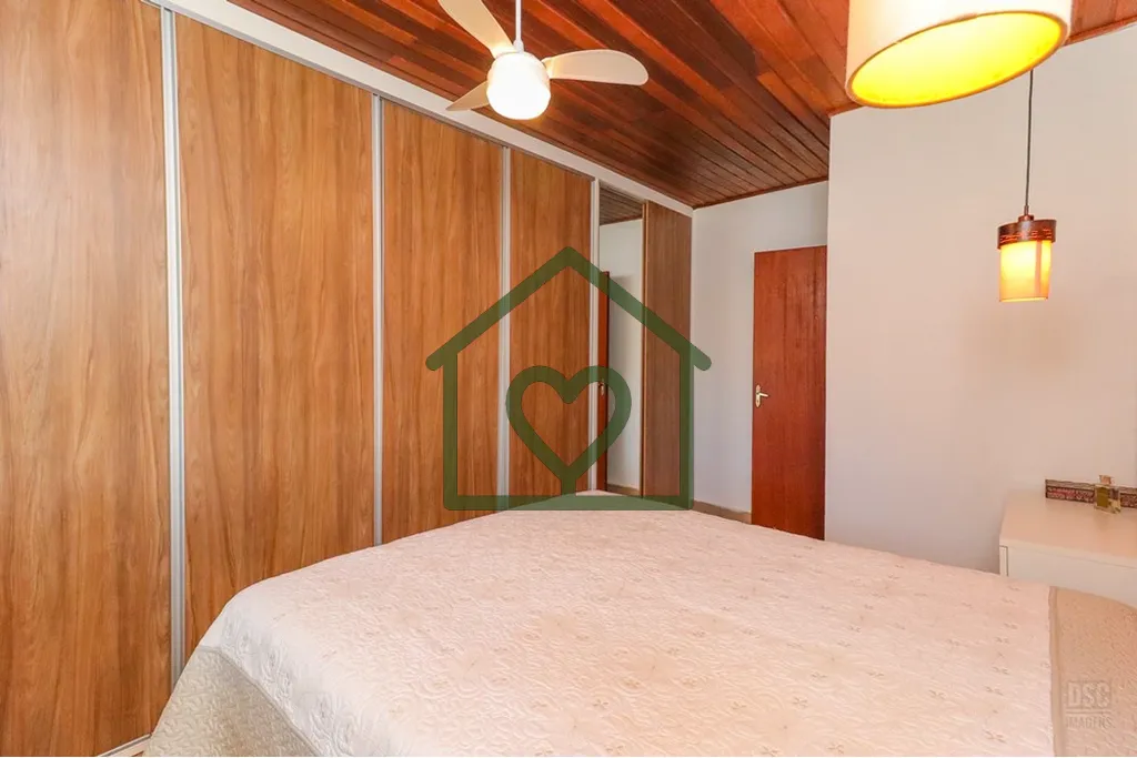 Imagem Casa à venda no bairro Hípica com 165 m2 de área privativa em terreno de 492 m2. O imóvel conta ...