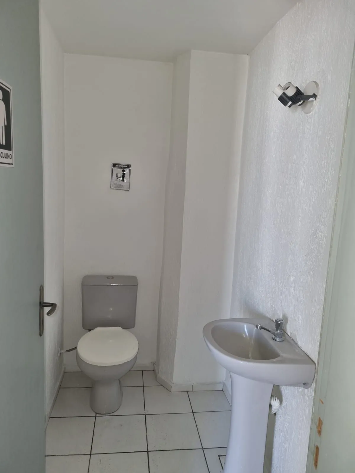 Imagem Conjunto Comercial em Floresta