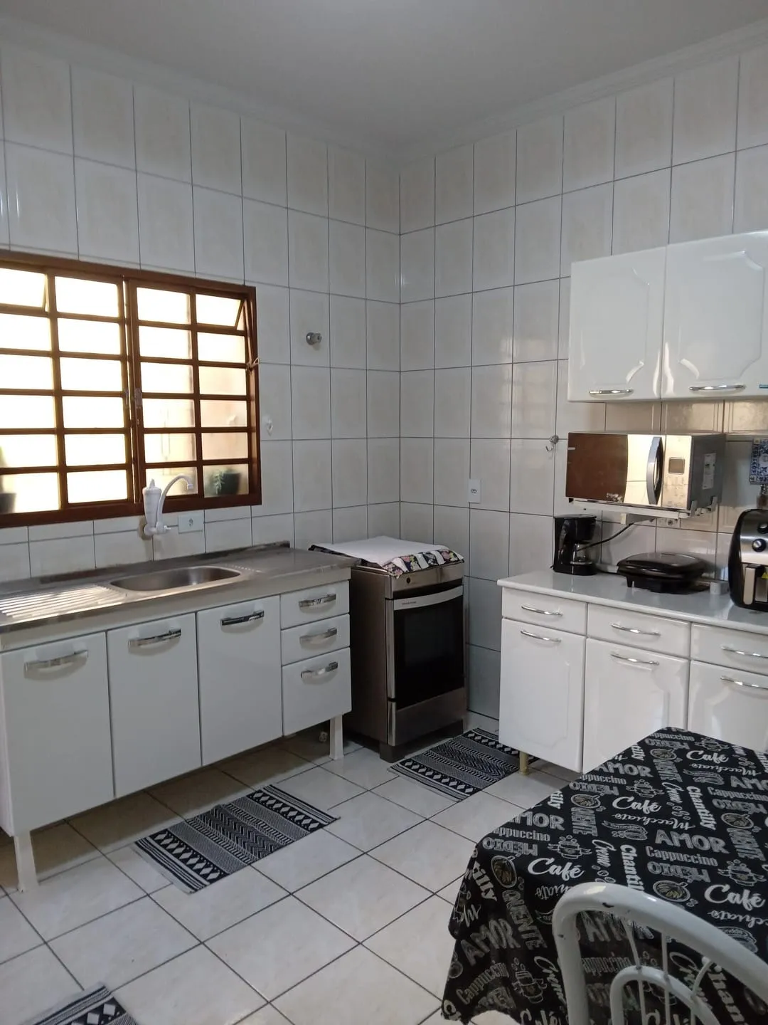 Imagem Sobrado à Venda no Bairro Maria Áurea, em Pindamonhangaba, Próximo ao Centro e à Avenida Principal
