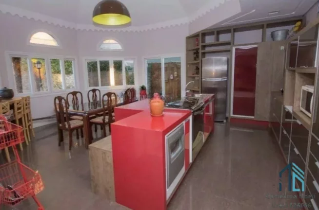 Imagem Casa linda 04 quartos sendo 02 suítes, piscina aquecida, ótima localização em Pinhais PR