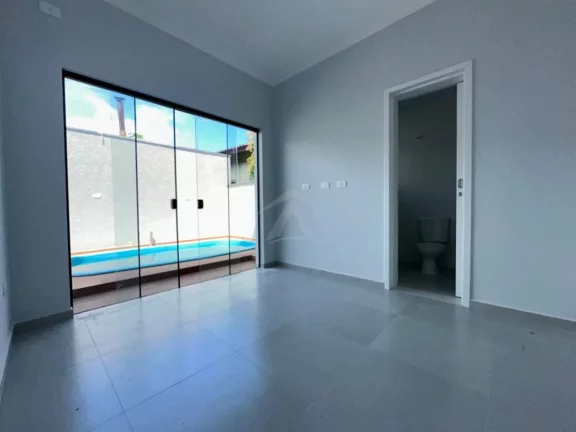 Imagem CASA COM PISCINA, 3 QUARTOS SENDO 1 SUÍTE, PONTAL