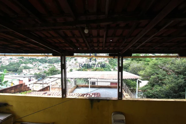 Imagem Casa e Galpão no 1º de Outubro, Ibirité/MG