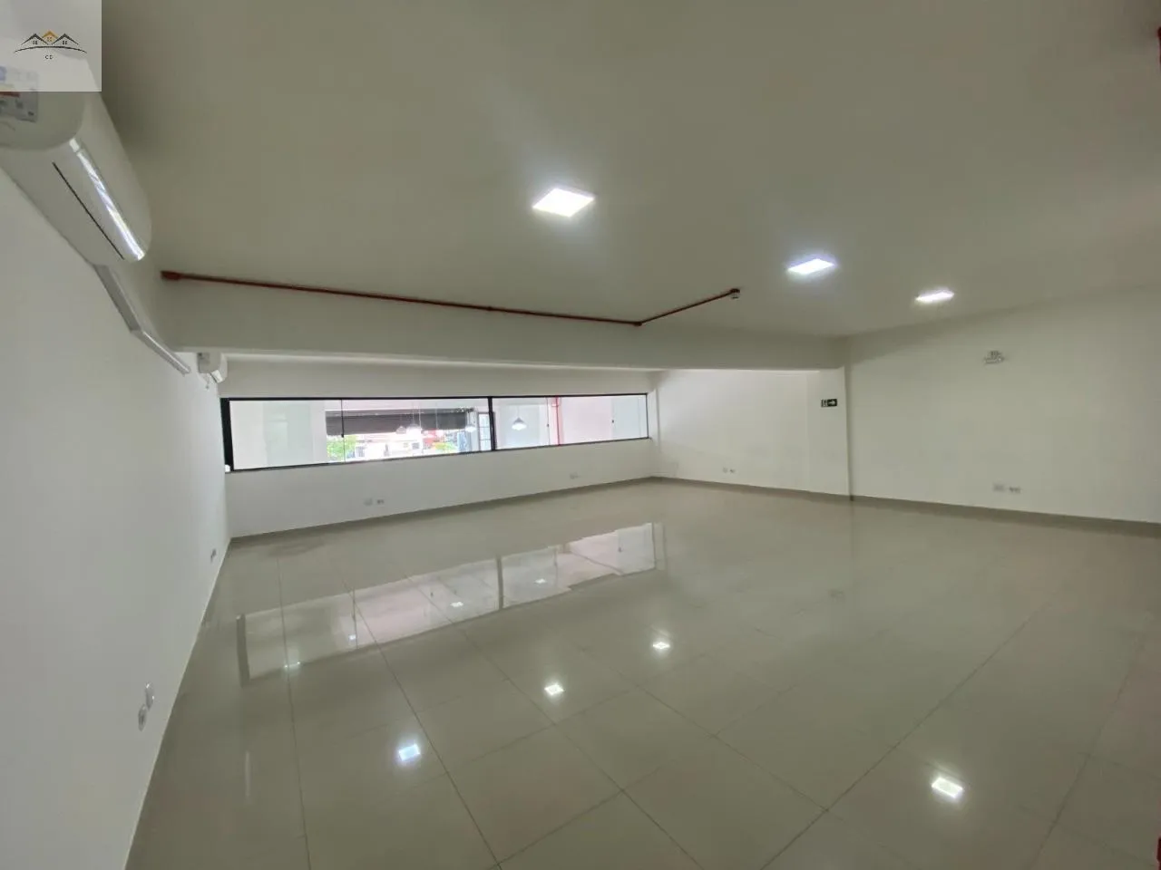 Imagem Galpão Comercial para locação em Osasco Vl. Osasco 300m² + 50m² de Mezanino