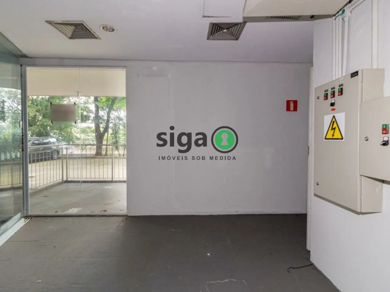 Imagem Loja no térreo com 180m², com 6 salas e 3 banheiros para Locação ou Venda em Alto de Pinheiros