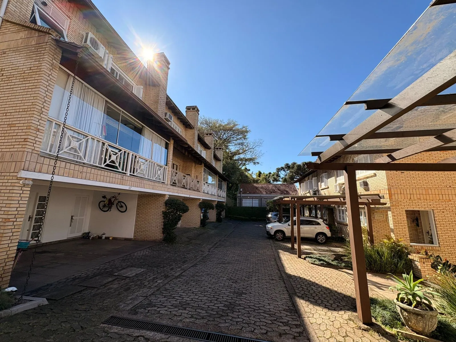 Imagem Casa Reformada de 197mq no Condomínio Villa Dei Fiori - Bairro Tristeza a venda na Zona Sul de Porto Alegre.