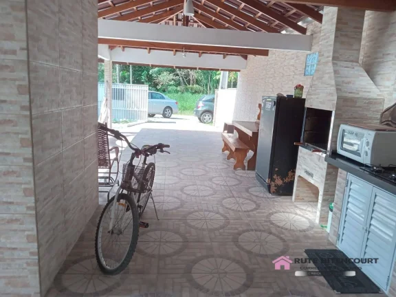 Imagem Excelente Casa com Piscina - Salinas- Balneário Barra do Sul - SC