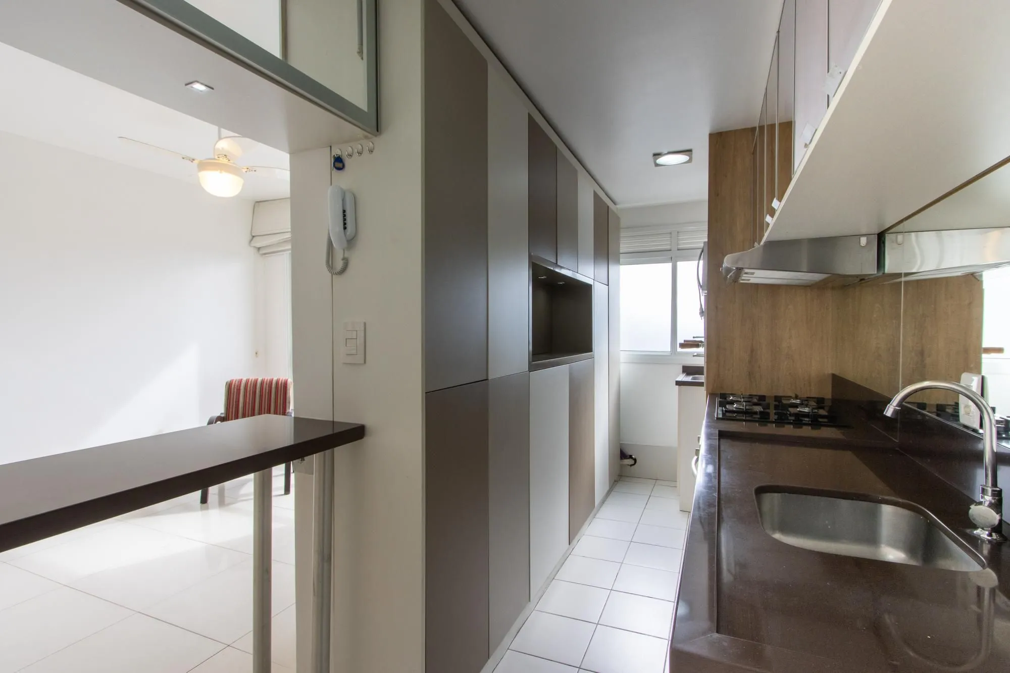 Imagem Apartamento no Bairro Cristal de 3 dormitórios,1 Suíte, Semi mobiliado com 1 vaga escriturada