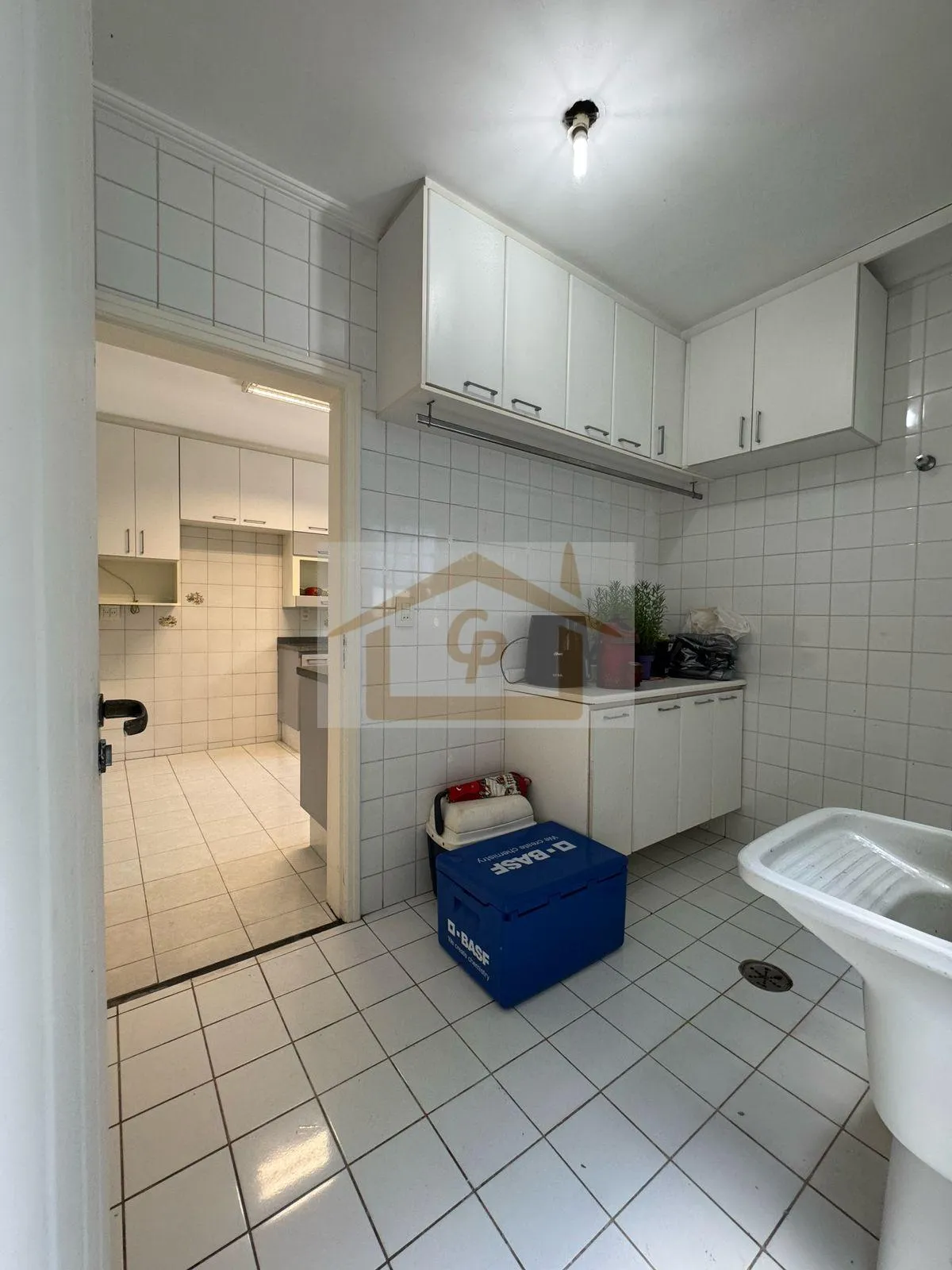 Imagem Residencial silencioso, natureza e próximo ao Templo Budista Zulai! São 4 quartos, 4 vagas