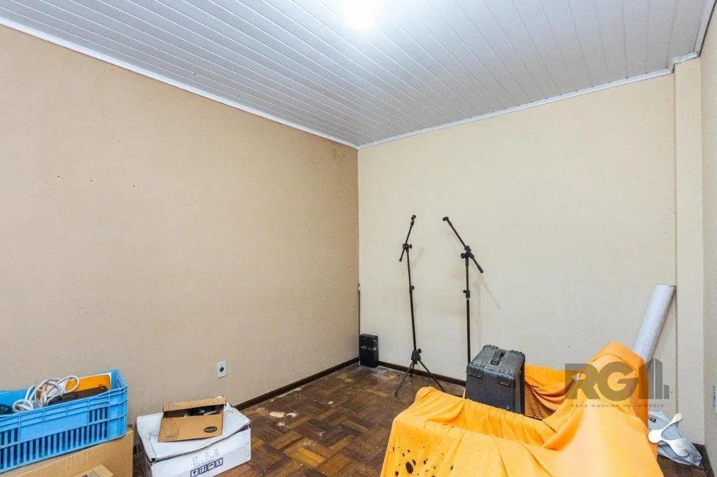 Imagem Casa para Venda - 240m², 3 dormitórios, sendo 1 suites, 3 vagas - Cristal
