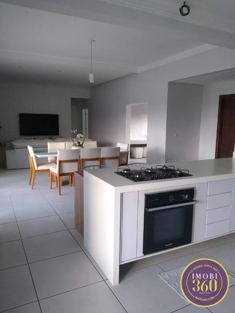 Imagem Linda casa de alto padrão em condomínio de chácara