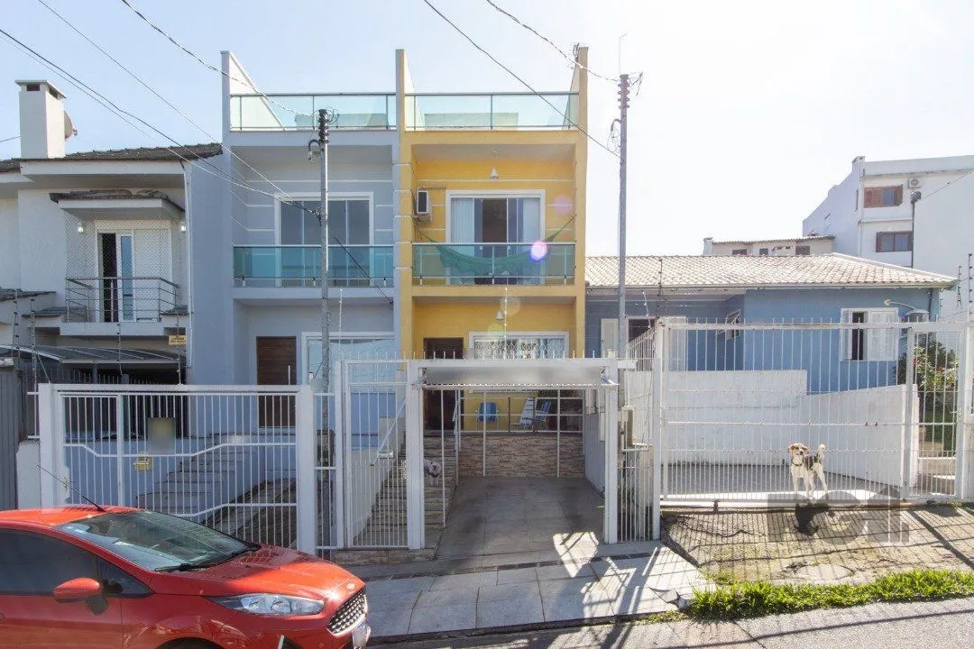 Imagem Casa para Venda - 204m², 3 quartos, 2 suites, 1 vaga - Caminhos do Sol - Guarujá