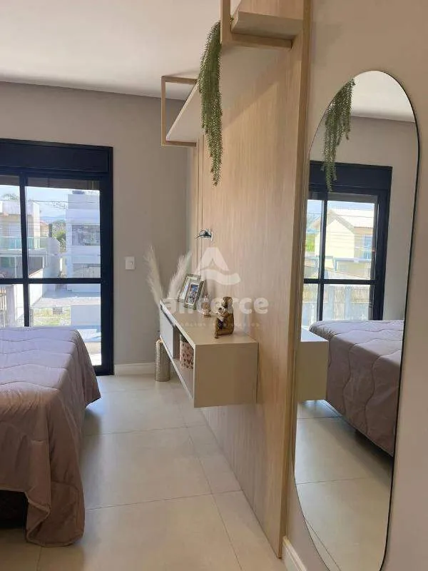 Imagem Casa Alto Padrão à Venda - 3 Dormitórios I 1 Suíte I 200m da Praia I Mobiliada - na Pinheira, Palhoça -S.C.