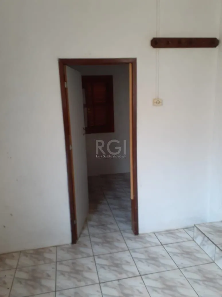 Imagem Casa para Venda - 80m², 2 dormitórios, 3 vagas - Belém Novo