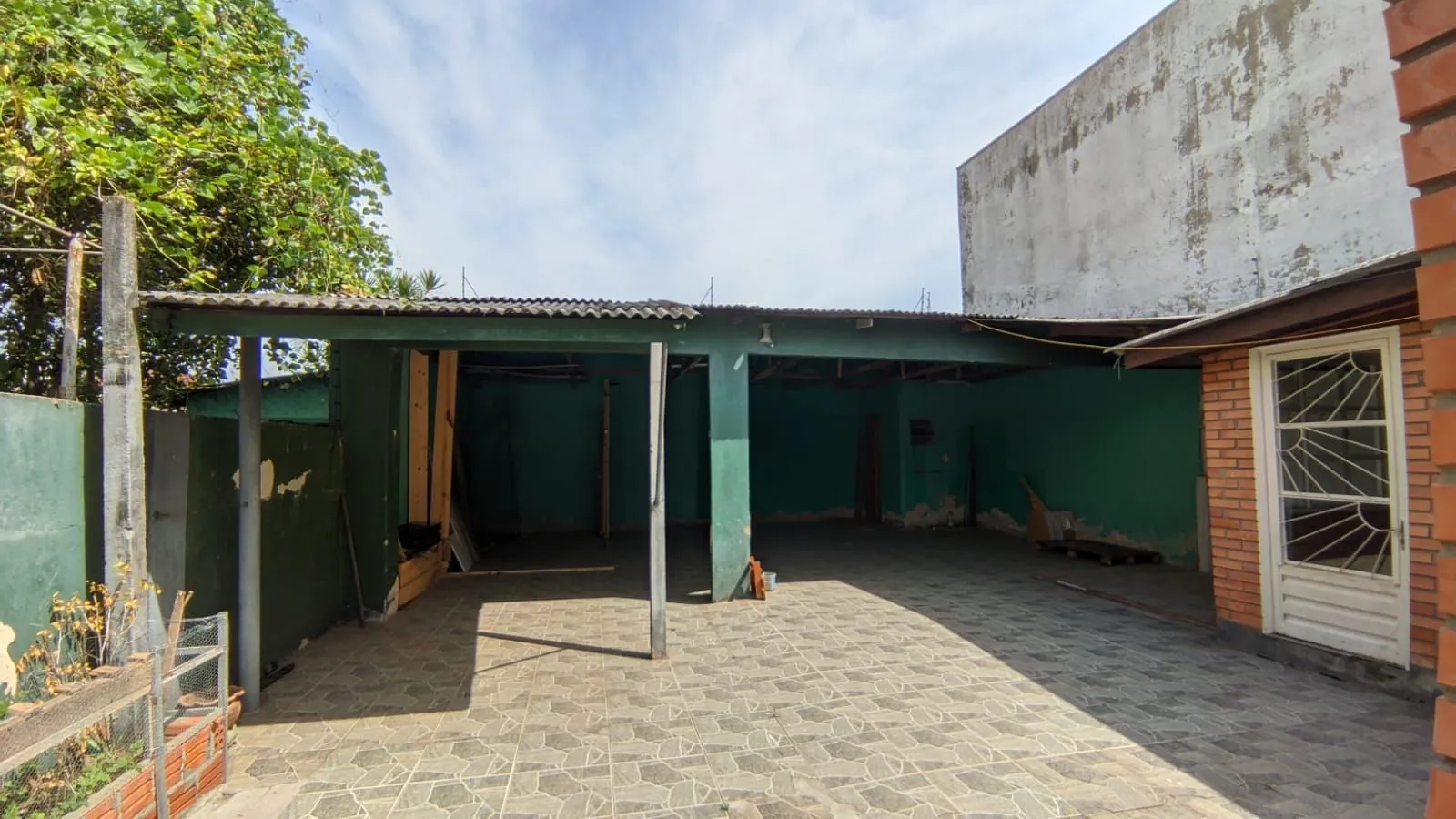 Imagem Casa com pátio, 2 dormitórios, Avenida Vinte e Um de Abril - bSarandi