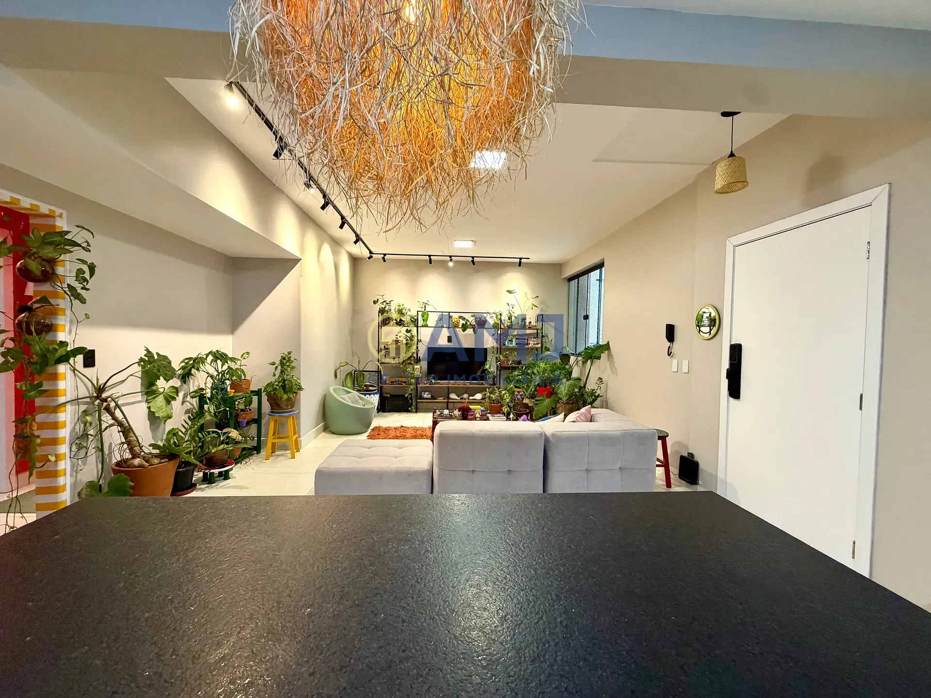 Imagem APARTAMENTO MOBILIADO E TOTALMENTE REFORMADO À VENDA - CENTRO | RUA 07