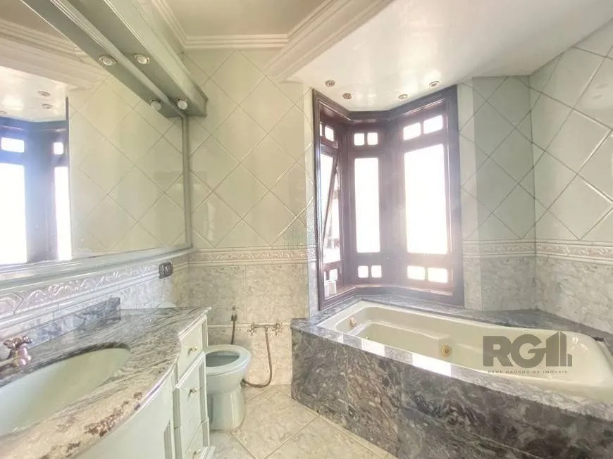 Imagem Excelente casa de 300m² com 4 dormitórios no bairro Sarandi.