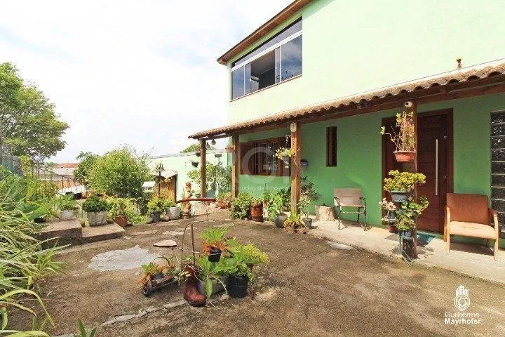 Imagem Casa para Venda - 220m², 2 dormitórios, sendo 2 suites, 3 vagas - Teresópolis