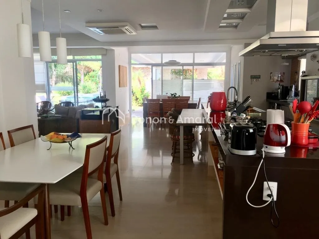 Imagem Casa de condomínio com 520 m² e 4 suítes