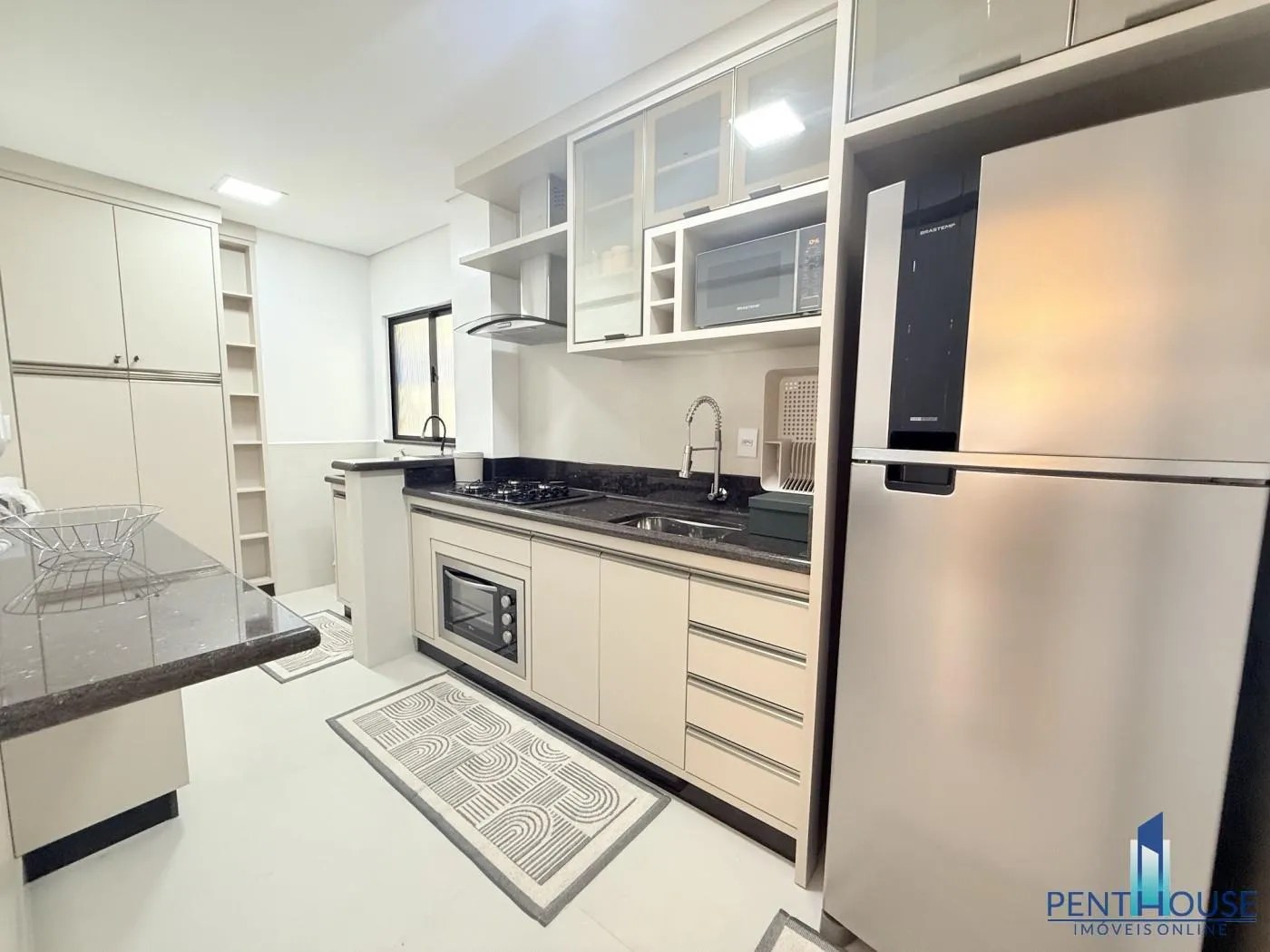 Imagem Apartamento Quadra Mar para Venda em Balneário Camboriú, CENTRO, 2 dormitórios, 1 suíte, 2 banheiros, 1 vaga