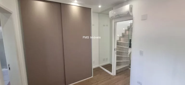 Imagem Imperdível Casa à Venda em São Paulo-SP, Jardim Vila Mariana: 4 Quartos, 3 Suítes, 3 Salas, 4 Banheiros, 2 Vagas, 160m² Área