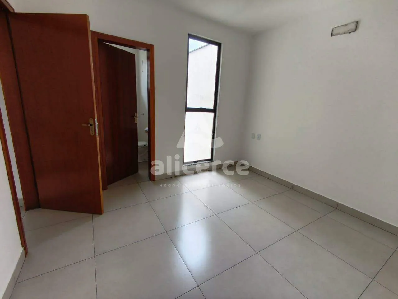 Imagem Sobrado à venda com 3 quartos 1 suíte, 100m² em Serraria São José