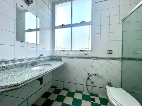Imagem Linda casa de alto padrão, recém reformada! A residência possui living para vários ambientes, sa...
