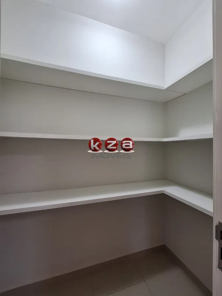 Imagem Casa em condomínio exclusivo em Valinhos-SP, 3 quartos, 3 suítes, 2 salas, 4 banheiros, 245,98 m² de área.
