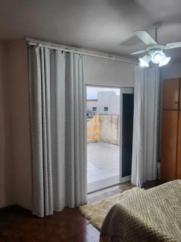 Imagem VENDA E LOCAÇÃO DE SOBRADO NA VILA VIRGÍNIA, EM ITAQUAQUECETUBA/SP, 200m² com varanda, jardim, cozinha ampla, 3 salas e suíte com hidro. CONSULTE-NOS.