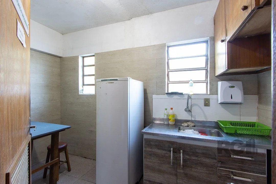 Imagem Prédio com 1063m², distribuídos em quatro pavimentos