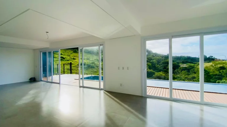 Imagem Casa de Luxo em Garopaba-SC, Ferraz: 2 Suítes, Piscina, Vista Mar, 280m² - Imperdível!