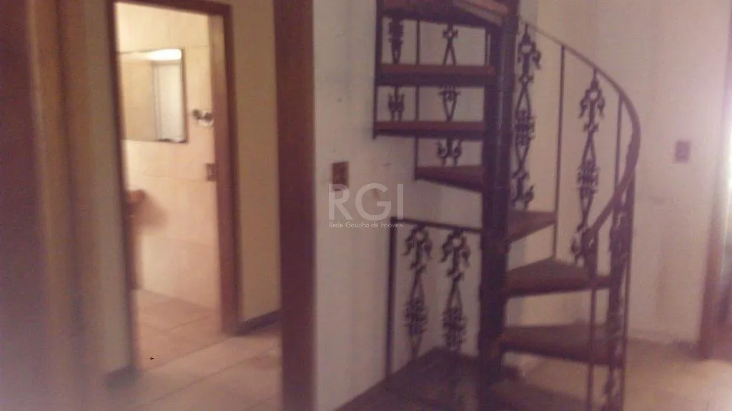 Imagem Casa para Venda - 244m², 2 dormitórios, 4 vagas - Teresópolis