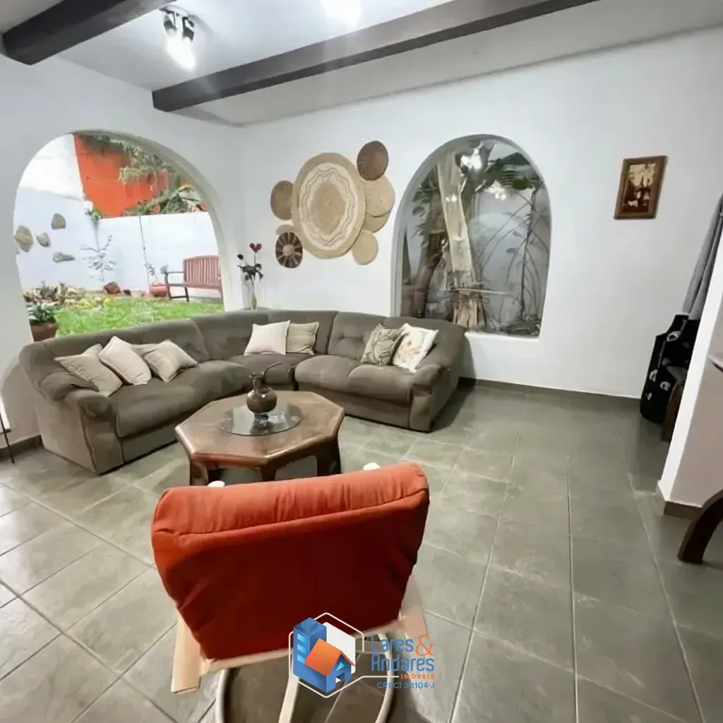 Imagem Casa para venda em Butantã com 4 quartos, sendo 1 suíte, 299m²