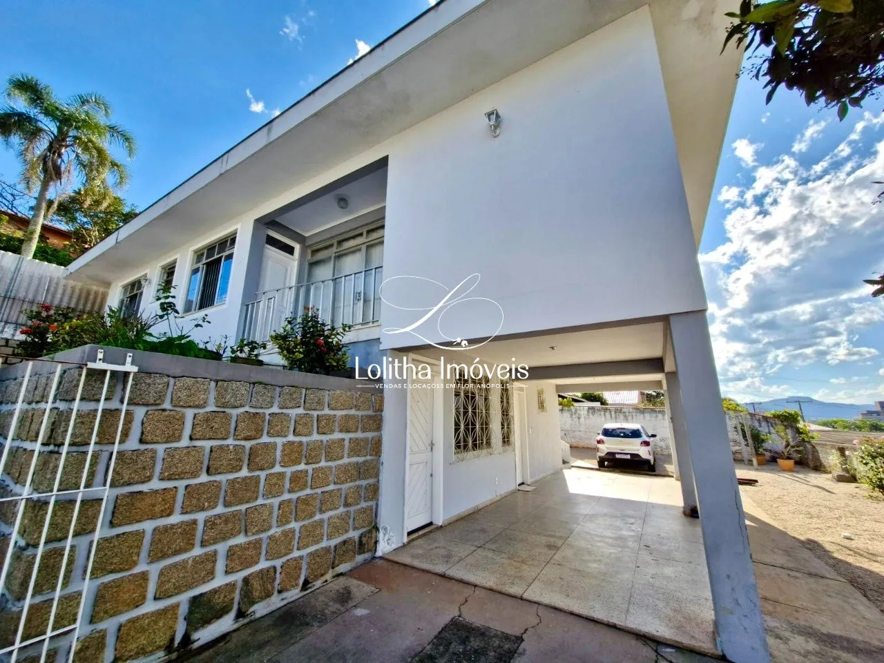 Imagem CASA COM 4 DORMITÓRIOS À VENDA PRÓXIMO À AV. MAX SCHRAMM