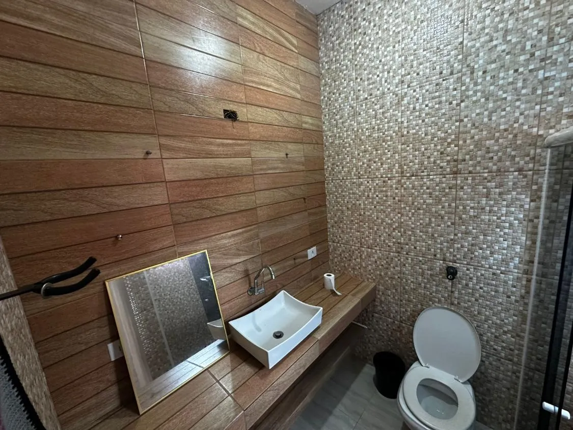 Imagem CASA TÉRREA COM PISCINA E EDÍCULA ASSOBRADADA A 100 METROS DA PRAIA SUARÃO ITANHAÉM