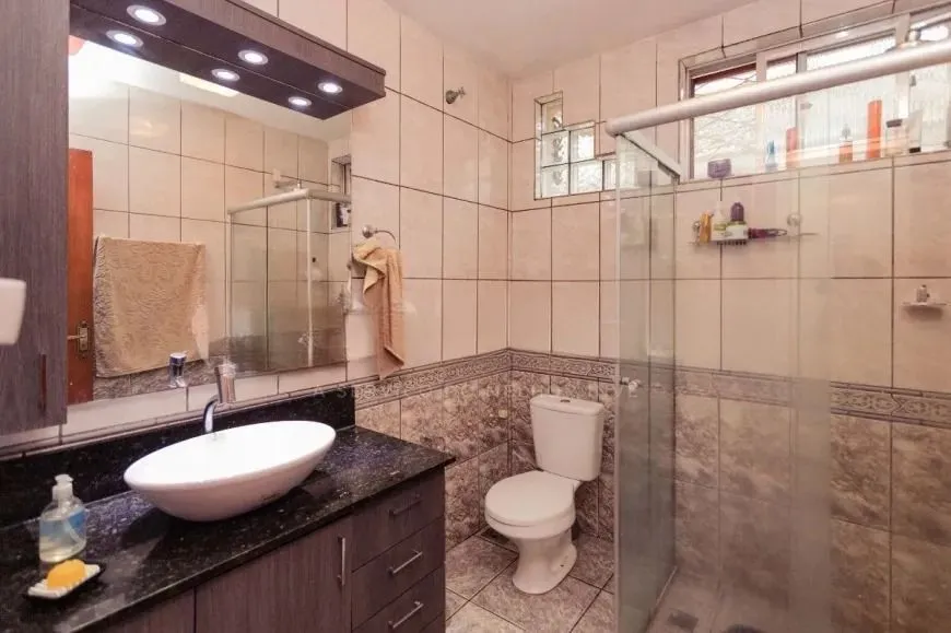 Imagem Casa térrea com 200m² privativos, 3 quartos, Rua Sylvio Sanson - Sarandi