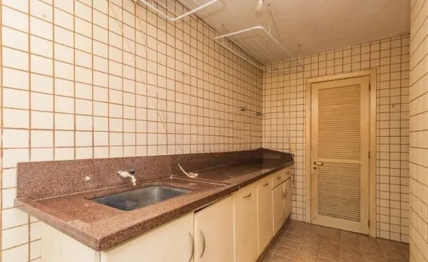 Imagem CASA DESOCUPADA E SEMI MOBILIADA, COM SUÍTE MASTER, SACADA, VISTA PANORÂMICA, EM AMPLO TERRENO NO SANTA TEREZA